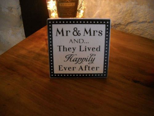 Picture of Sign (Mr & Mrs lived happily..) 6X6 - Black & White