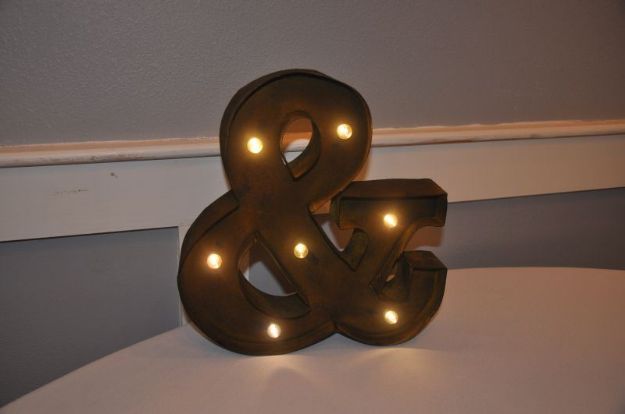 Picture of Marquee (&) Sm - Rust