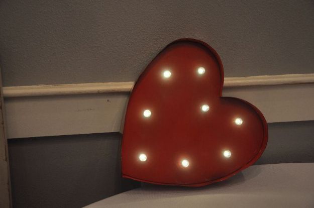 Picture of Marquee (Heart) Sm - Red