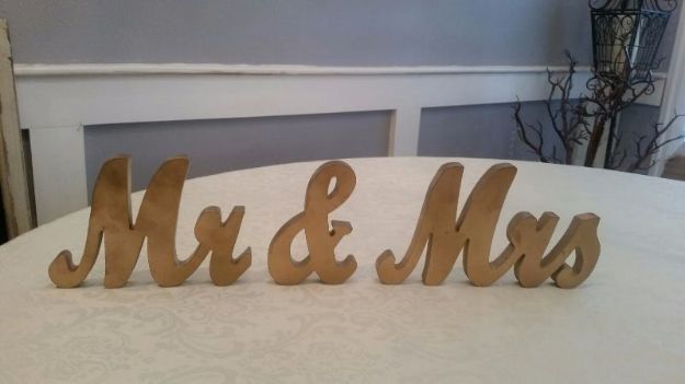 Picture of Sign (Mr & Mrs Cursive)  - Gold