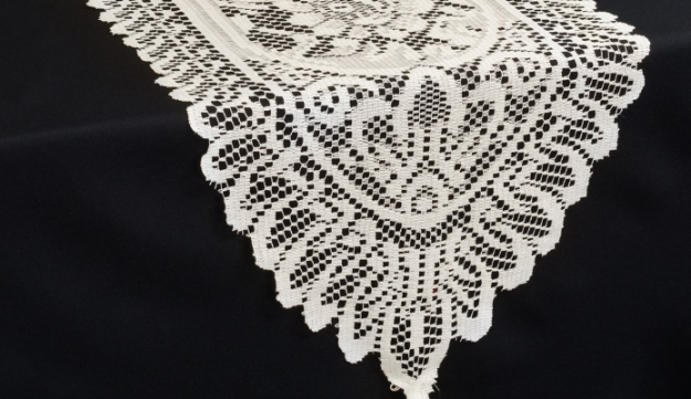 Picture of Runner 14X108 - Ivory (Vintage Lace )