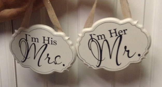 Picture of Sign (I'm his Mrs/I'm her Mr)  - Off white