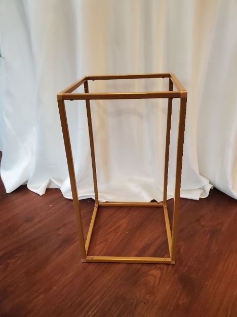 Picture of Decor (Metal Geometric Column) 9X16 - Gold